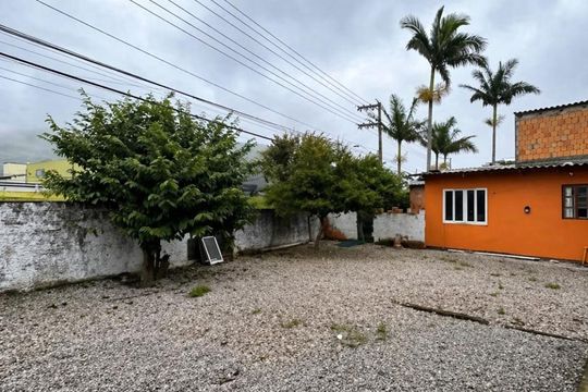 Área externa de casa para alugar com 3 quartos, 75m² em Vargem do Bom Jesus, Florianópolis