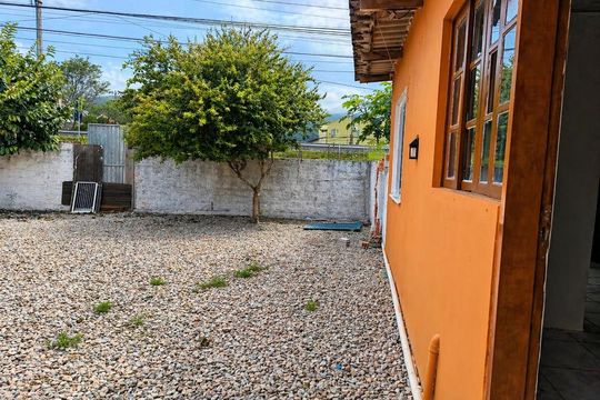 Área externa de casa para alugar com 3 quartos, 75m² em Vargem do Bom Jesus, Florianópolis