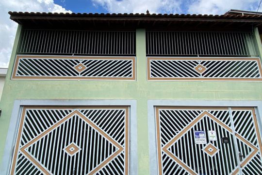 Fachada de casa à venda com 3 quartos, 280m² em Jaguaribe, Osasco