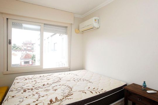 Quarto 1 de apartamento para alugar com 3 quartos, 70m² em Floresta, Porto Alegre
