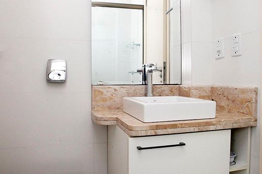 Banheiro 1 de apartamento para alugar com 3 quartos, 70m² em Floresta, Porto Alegre