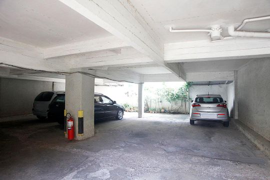 Box Garagem (01 vaga) de apartamento para alugar com 3 quartos, 70m² em Floresta, Porto Alegre