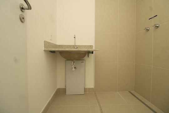 Banheiro de kitnet/studio para alugar com 1 quarto, 28m² em Sacomã, São Paulo