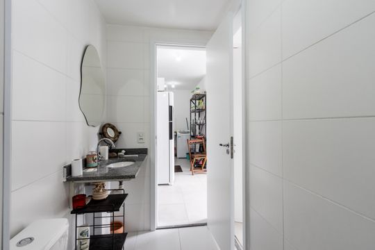 Banheiro de apartamento para alugar com 2 quartos, 34m² em Lapa de Baixo, São Paulo