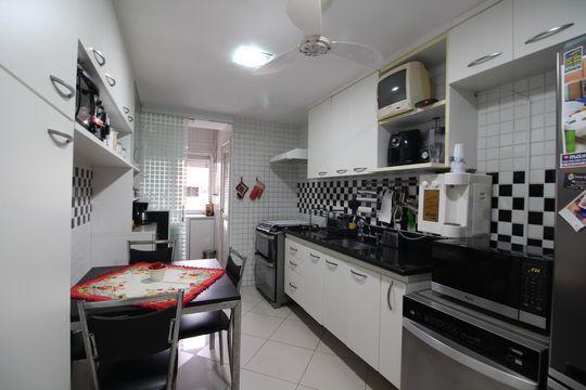 Cozinha de apartamento à venda com 4 quartos, 240m² em Barra Olímpica, Rio de Janeiro