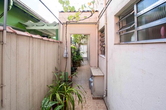Quintal de casa à venda com 2 quartos, 134m² em Canhema, Diadema