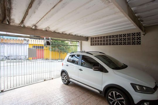 Garagem de casa à venda com 2 quartos, 134m² em Canhema, Diadema