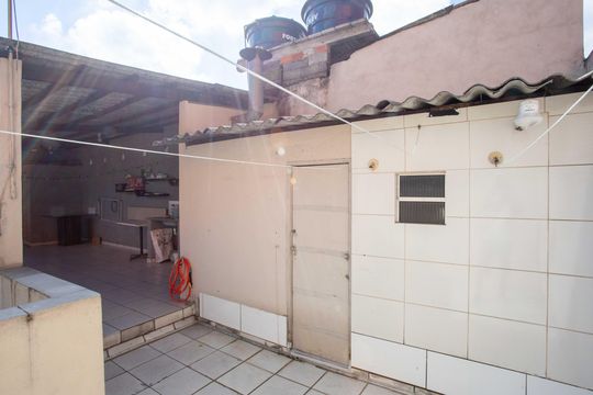 Área comum de casa à venda com 2 quartos, 134m² em Canhema, Diadema