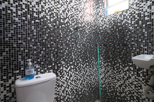 Banheiro de casa à venda com 2 quartos, 84m² em Casa Grande, Diadema