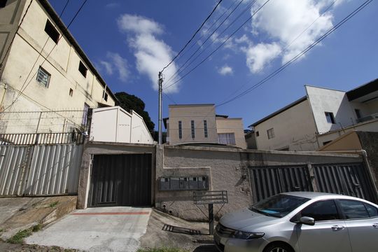 Fachada de casa para alugar com 2 quartos, 45m² em Nova Gameleira, Belo Horizonte
