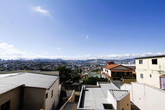 Vista de casa para alugar com 2 quartos, 45m² em Nova Gameleira, Belo Horizonte