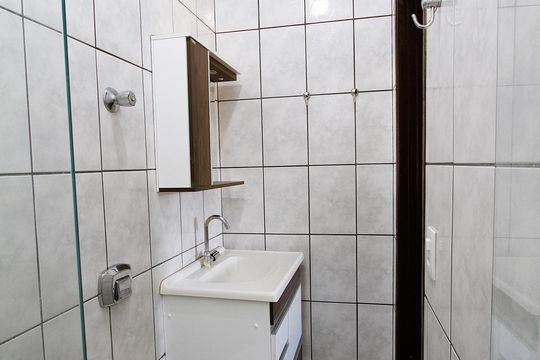 Banheiro da Suíte de casa para alugar com 2 quartos, 45m² em Nova Gameleira, Belo Horizonte