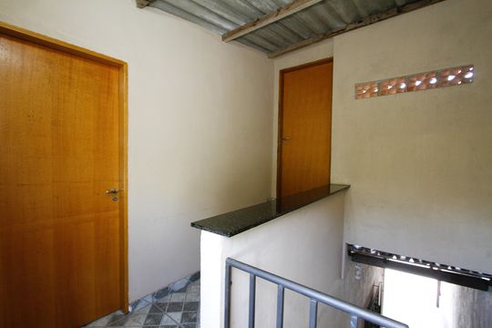 Entrada de casa para alugar com 2 quartos, 45m² em Nova Gameleira, Belo Horizonte