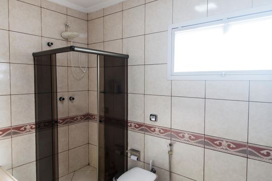 Banheiro da Suíte de casa de condomínio à venda com 4 quartos, 308m² em Residencial Tres (alphaville), Santana de Parnaíba