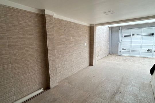 Garagem de casa para alugar com 6 quartos, 252m² em Jardim Rosa de Franca, Guarulhos