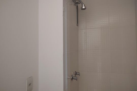 Banheiro Social de apartamento à venda com 2 quartos, 59m² em Taquara, Rio de Janeiro