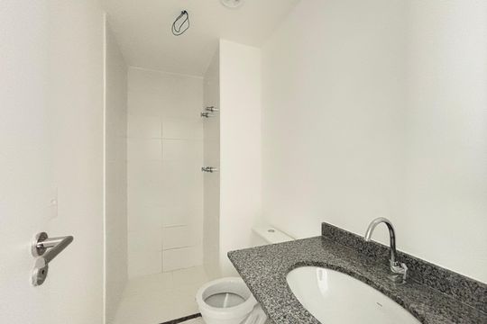 Banheiro de apartamento para alugar com 2 quartos, 42m² em Campo Belo, São Paulo