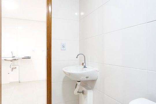 Banheiro de kitnet/studio à venda com 1 quarto, 27m² em Vila Carrão, São Paulo