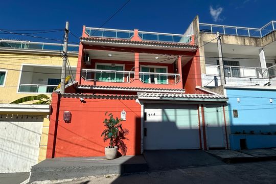 Fachada de casa de condomínio à venda com 3 quartos, 128m² em Vila Valqueire, Rio de Janeiro