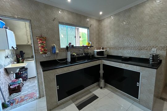Cozinha de casa de condomínio à venda com 3 quartos, 128m² em Vila Valqueire, Rio de Janeiro
