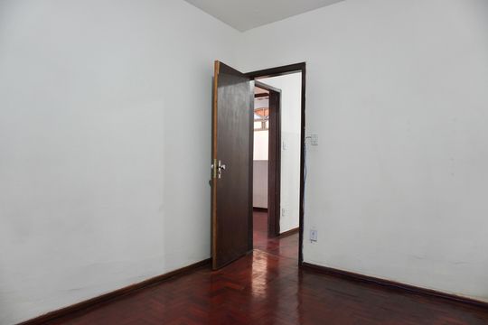 Quarto 1 (Casa) de casa à venda com 6 quartos, 250m² em Ipê, Belo Horizonte