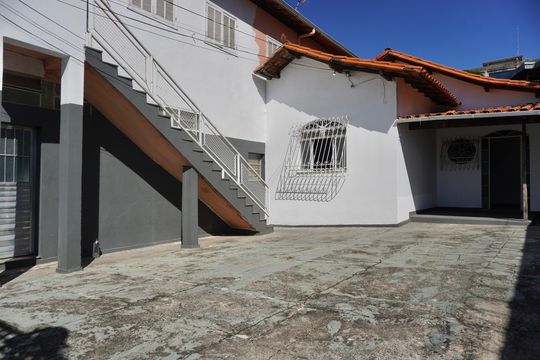 Garagem de casa à venda com 6 quartos, 250m² em Ipê, Belo Horizonte