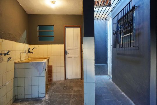 Área de serviço (Casa) de casa à venda com 6 quartos, 250m² em Ipê, Belo Horizonte