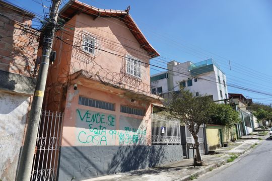 Fachada de casa à venda com 6 quartos, 250m² em Ipê, Belo Horizonte