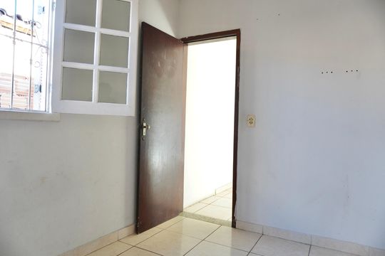 Sala 2 (Apartamento) de casa à venda com 6 quartos, 250m² em Ipê, Belo Horizonte