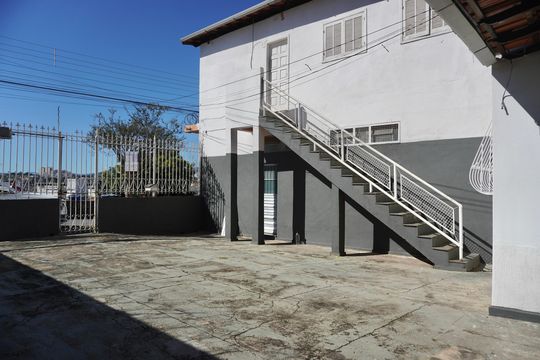 Garagem de casa à venda com 6 quartos, 250m² em Ipê, Belo Horizonte