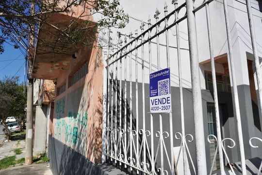 Instalação de Placa 5A- Foto 1 de casa à venda com 6 quartos, 250m² em Ipê, Belo Horizonte