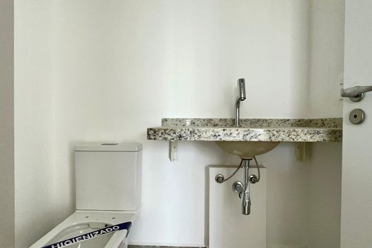 Banheiro de apartamento à venda com 2 quartos, 67m² em Pinheiros, São Paulo