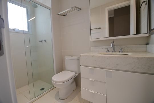 Banheiro Suíte de apartamento para alugar com 3 quartos, 188m² em Cambuí, Campinas