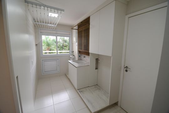 Área de Serviço de apartamento para alugar com 3 quartos, 188m² em Cambuí, Campinas