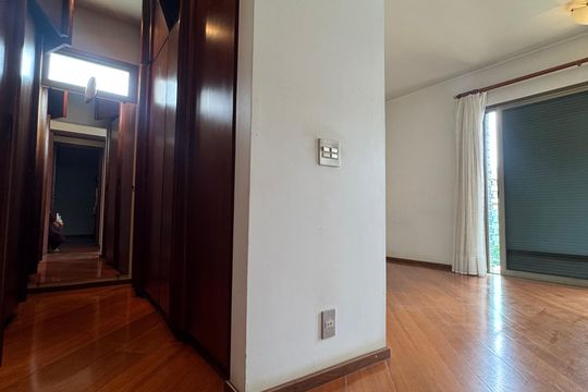 Quarto de apartamento à venda com 4 quartos, 257m² em Cambuí, Campinas