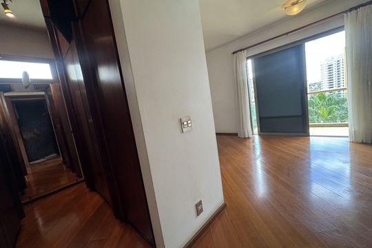 Quarto de apartamento à venda com 4 quartos, 257m² em Cambuí, Campinas