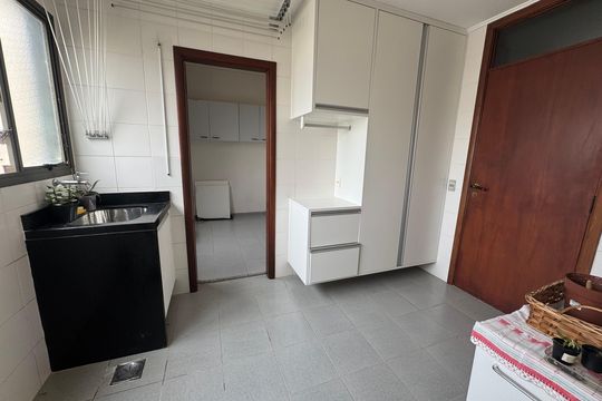 Área de serviço de apartamento à venda com 4 quartos, 257m² em Cambuí, Campinas