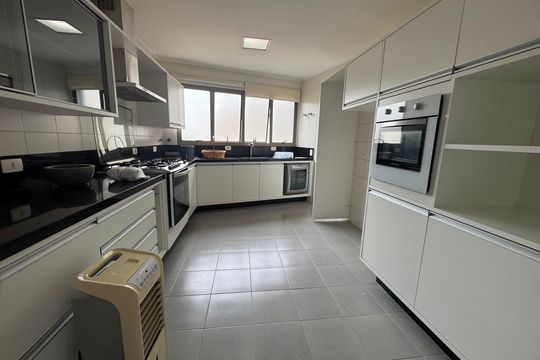 Cozinha de apartamento à venda com 4 quartos, 257m² em Cambuí, Campinas