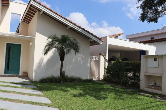 Fachada de casa de condomínio para alugar com 3 quartos, 260m² em Residencial das Estrelas, Barueri