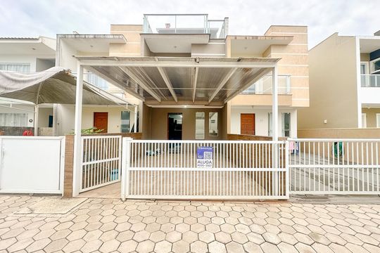 Fachada de casa para alugar com 3 quartos, 120m² em Ingleses do Rio Vermelho, Florianópolis