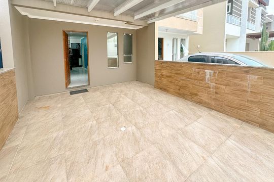 Garagem de casa para alugar com 3 quartos, 120m² em Ingleses do Rio Vermelho, Florianópolis