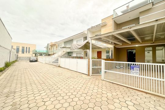 Vista da Rua de casa para alugar com 3 quartos, 120m² em Ingleses do Rio Vermelho, Florianópolis