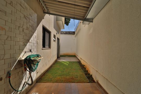 Quintal de apartamento para alugar com 3 quartos, 57m² em Umuarama, Uberlândia