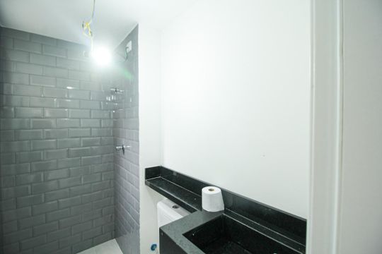 Banheiro de apartamento à venda com 2 quartos, 38m² em Parque Sao Domingos, São Paulo