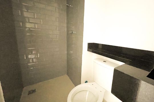 Banheiro de apartamento à venda com 2 quartos, 42m² em Parque Sao Domingos, São Paulo