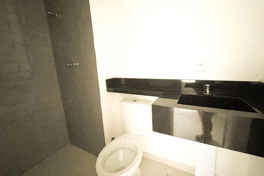 Banheiro de apartamento à venda com 2 quartos, 42m² em Parque Sao Domingos, São Paulo