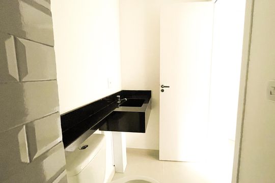Banheiro de apartamento à venda com 2 quartos, 42m² em Parque Sao Domingos, São Paulo