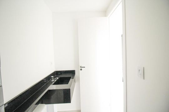 Banheiro de apartamento à venda com 2 quartos, 42m² em Parque Sao Domingos, São Paulo