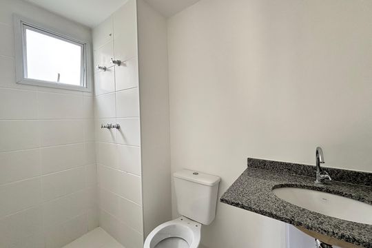 Banheiro de apartamento para alugar com 2 quartos, 42m² em Campo Belo, São Paulo