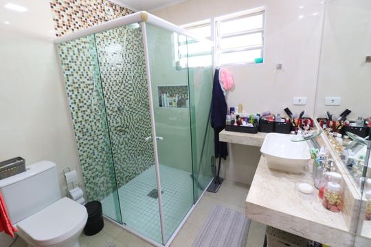 Banheiro de casa à venda com 3 quartos, 215m² em Jardim Roberto, Osasco
